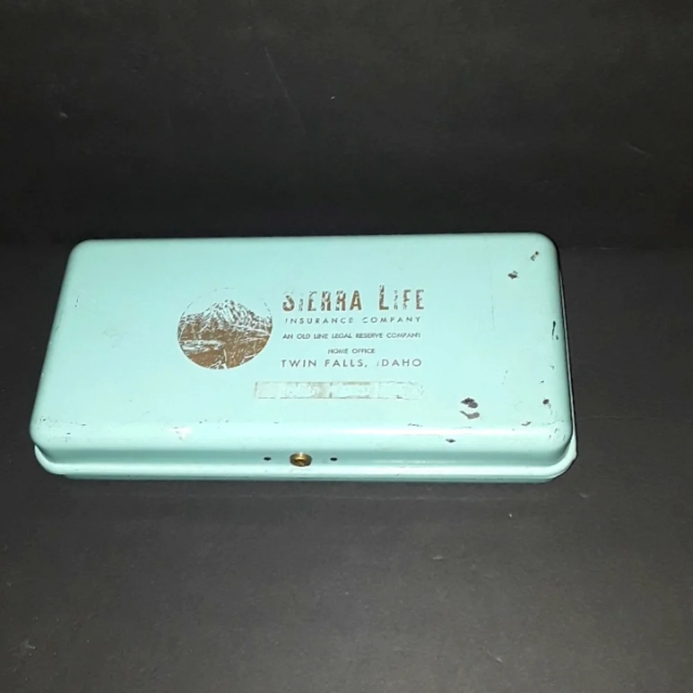 BLUE SIERRA LIFE INSURANCE COMPANY TWIN FALLS ID METAL LOCK BOX W/ ONE KEY